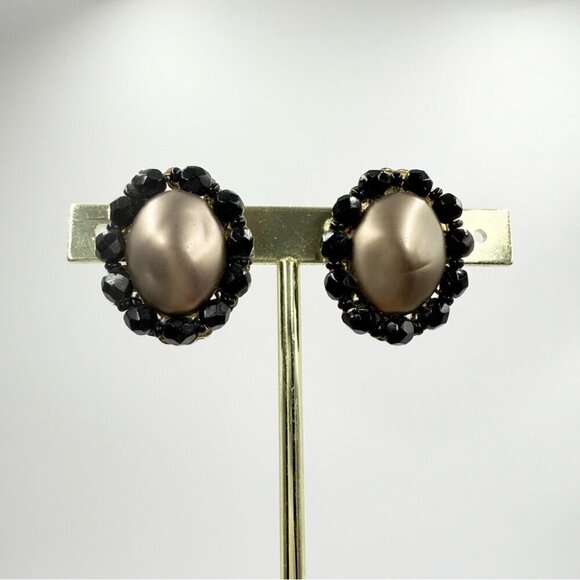 VINTAGE RICHILIEU SIGNED BLACK BEAD JELLY BELLY CLIP ON EARRINGS - Picture 2 of 6